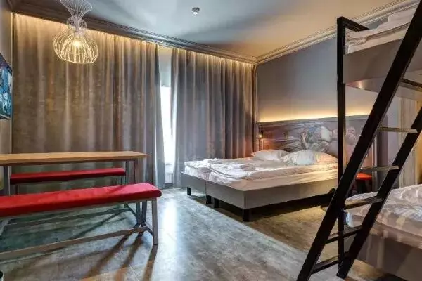 تیاتر اسکویر